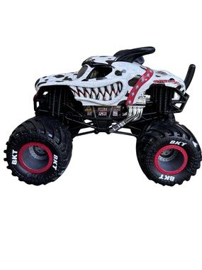 MONSTER JAM 1:24 White Dalmation MONSTER MUTT Diecast